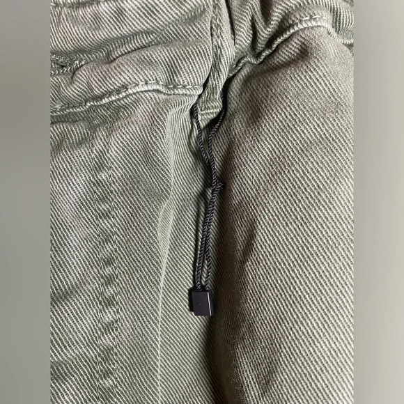 Zara Women’s Paperbag Baggy Carrot Angle Rigid Green Pants size 6 NWOT - Picture 2 of 7